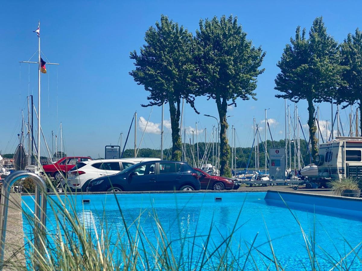 Hausboot Mit Traumlage In Luebeck-Travemuende Ξενοδοχείο Εξωτερικό φωτογραφία